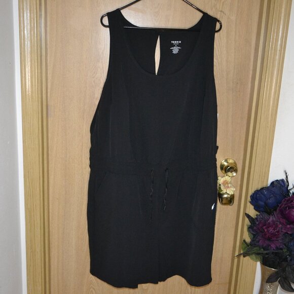 NWT Torrid Active Stretch woven active romper with surplice back & pockets - Picture 2 of 13